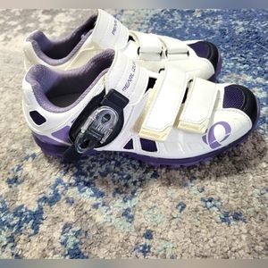 Women's Pearl Izumi Cycle shoes (with cleats) Euro size 37 (US size 6)